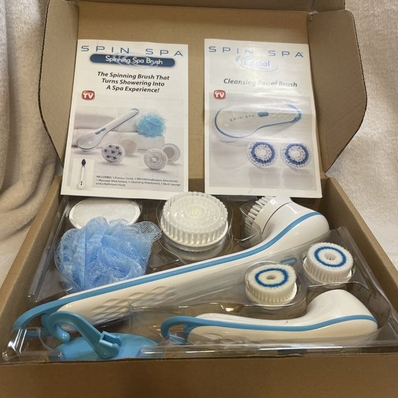 Idea Village SPIN SPA Spinning Spa Brush Pampering Cleanse Blue‎  NEW - Picture 1 of 12
